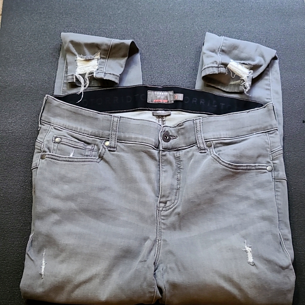 SIZE 14T Supersoft Distressed Bombshell Skinny Jeans